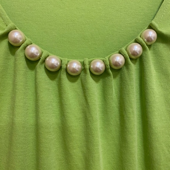 Krystal Kobe designer. Lime green top with attached pearls. SizeXL - Picture 2 of 5